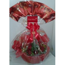 Cesta Dia dos Namorados Chocolate  com Rosas